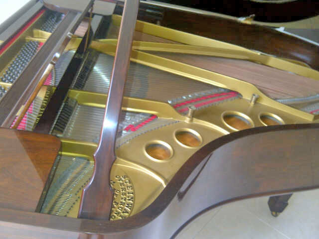 Piano-Steinway-and-Sons-type-O-dalam